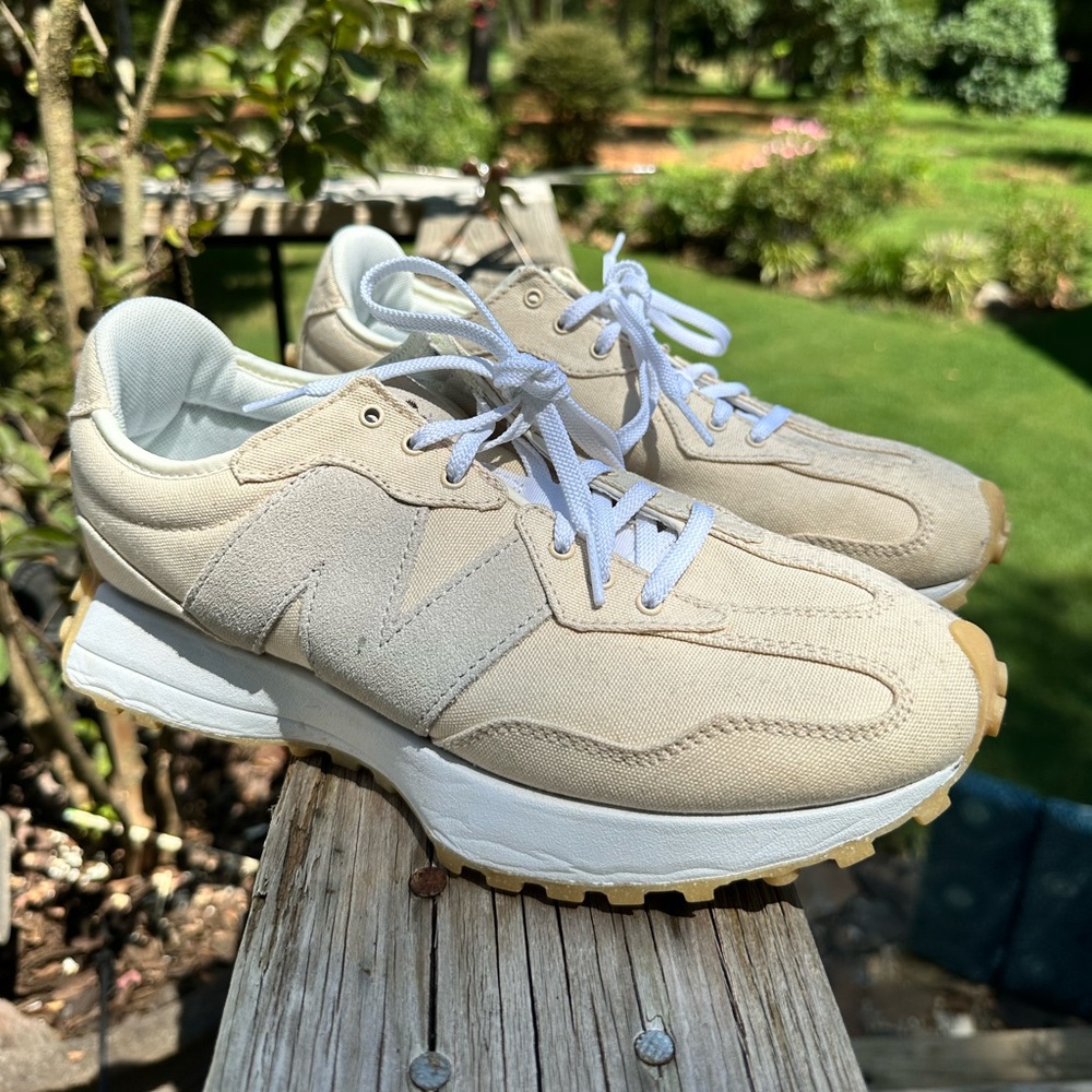 Women’s New Balance 327 sneakers
